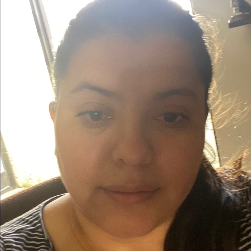 Meet your Posher, Idania